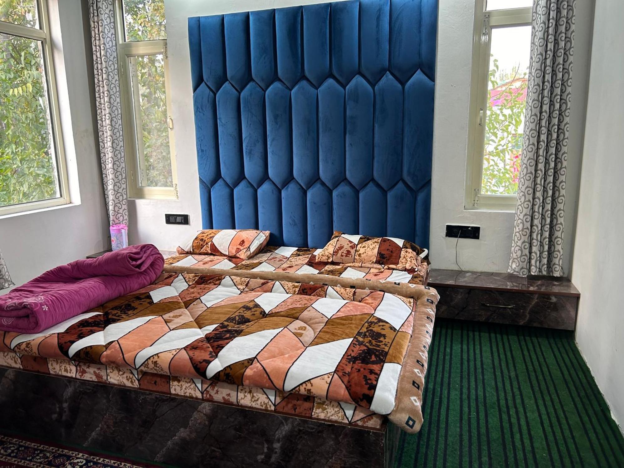 Hotel Resonance Exotic Srinagar  Exterior photo