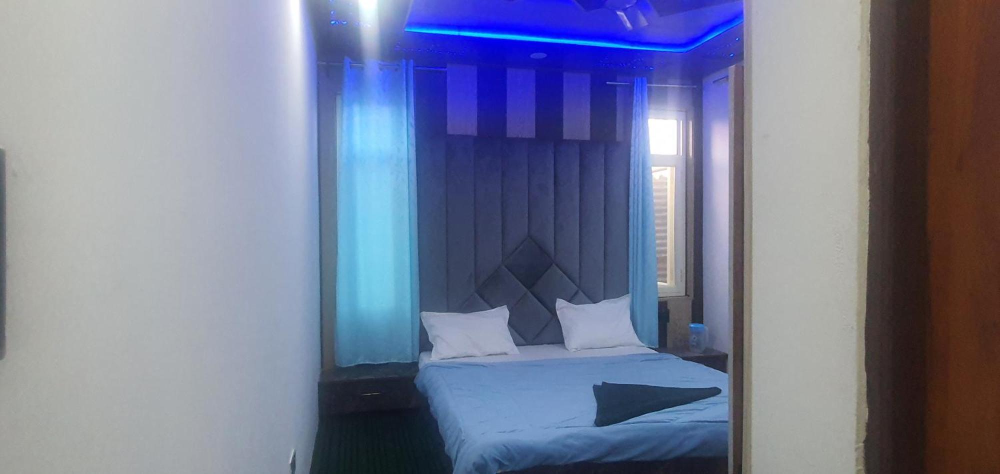Hotel Resonance Exotic Srinagar  Exterior photo